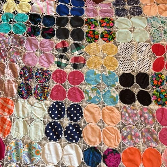 Yo yo Quilt top VTG fabric 63” x 94” crochet bed cover wall hanging art granny - Picture 6 of 15